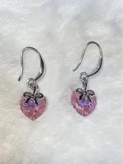 スワロフスキー　リボンピアス