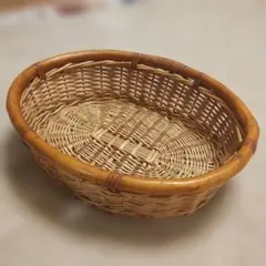 籐のかご 　天然素材の楕円形バスケット　ラタン