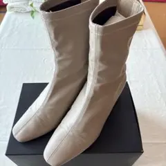 DIANA ベージュ ブーツのサムネイル