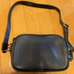 ブラックレザーショルダーバッグのサムネイル