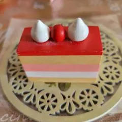 ミラン　プチケーキ　木製ケーキ 赤 ピンク
