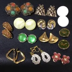 多様なデザインのイヤリングセットまとめ売り