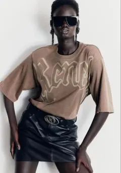 H&M オーバーサイズ ロゴTのサムネイル
