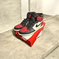 Nike Air Jordan 1 bled to