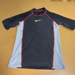 Nike ラッシュガード