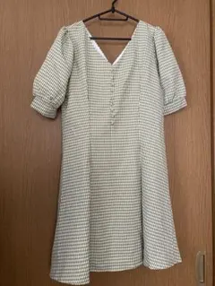 DAZY グリーンチェック Vネック ミニワンピース M