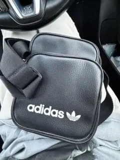 adidas ショルダーバッグ 黒 レザー