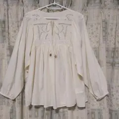 SIMPLICITEのアイボリー レースディテール 長袖ブラウス