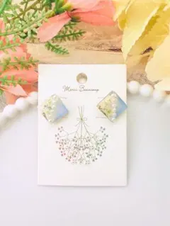 No.2480 かすみ草入り パール付きダイヤ型耳飾り(blue)