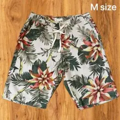 BACK NUMBER フローラル柄ショートパンツ Mサイズのサムネイル