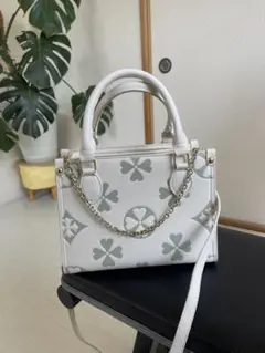 クローバー模様 ホワイトハンドバッグ