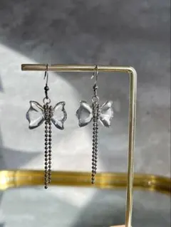 ribbon シルバー　ピアス/イヤリング　軽い　ゆらゆら　アレルギー対応