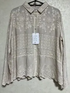 新品未使用　刺繍入りベージュ長袖シャツ