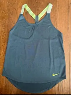 ナイキ　ヨガウエア　S M ドライフィット　ノースリーブ　肩ゴム　ロゴ　ダーク