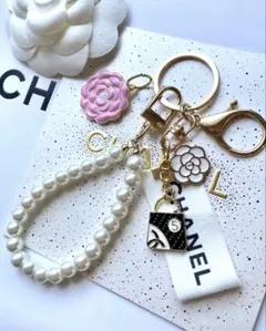 CHANEL_シャネル_母の日限定_カメリア_チャーム＆ パールキーチャーム
