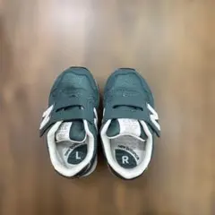 new balance ダークグリーン スニーカー
