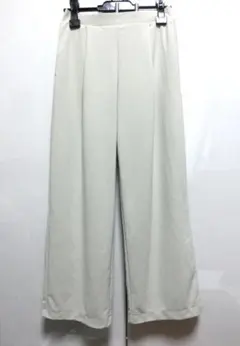 【ユニクロ】クレープジャージーストレートパンツ　S　丈短め（サイズご確認下さい）