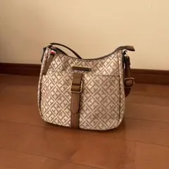 美品TOMMY HILFIGER【ショルダーバック】