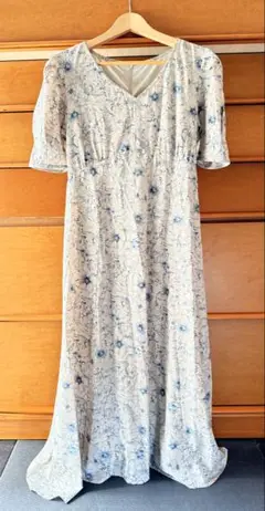 美品 パフスリーブ　小花柄ロングワンピース バックリボン　清楚系