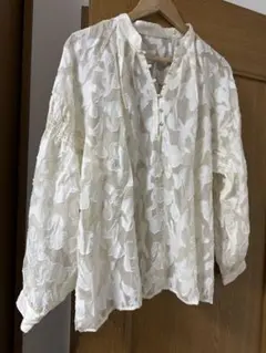 最終値下げ ホワイト 蝶刺繍 長袖ブラウス Fサイズ