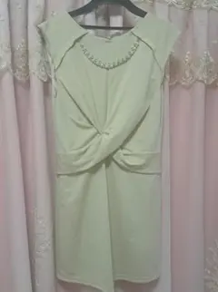 新品未使用❤️結婚式、フォーマルに❤️パール付きシックなワンピースのサムネイル