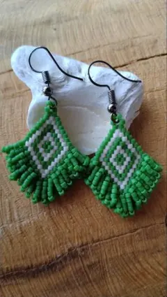 デリカビーズ　ハンドメイド　フリンジピアス　green
