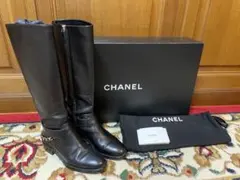 CHANEL ブラック ロングブーツ チェーン付き