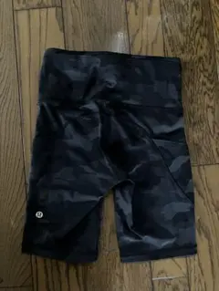 lululemon カモフラ柄 ポケット付きショーツ サイズ2のサムネイル
