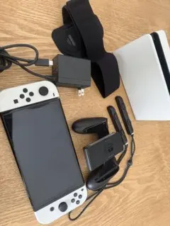 Nintendo Switch 本体 ホワイト/ブラック　有機ELモデル