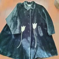 チューリップが可愛いフェイクファーのコート