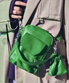 MAISON SPECIAL 巾着チャーム付きレザーミニポーチ