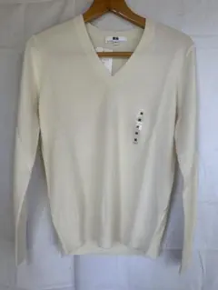 タグ付き新品♪ユニクロ☆Vネックセーター☆オフホワイト☆サイズM
