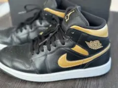 ナイキ エアジョーダン 1ミッド ブラック メタリックゴールド ホワイト 26㎝