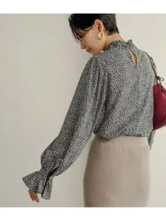 美品【ADAM ET ROPE' 】タックパフスリーブブラウス ブラック F
