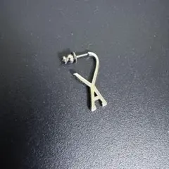 Ami Paris ロゴピアス 片耳用 シルバーカラー Ami Paris ロゴピアス 片耳用 シルバーカラー | Mercari
