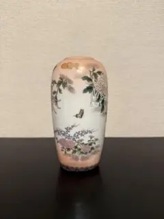 緑色 陶器 花瓶 赤いリボン - メルカリ