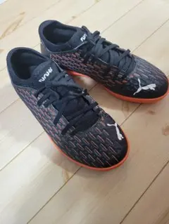 Puma サッカーシューズ 黒/オレンジ