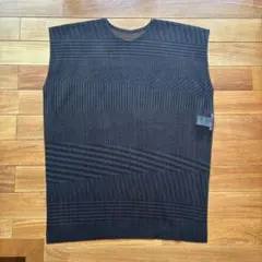 ISSEY MIYAKE ノースリーブ トップス プリーツ加工 - メルカリ