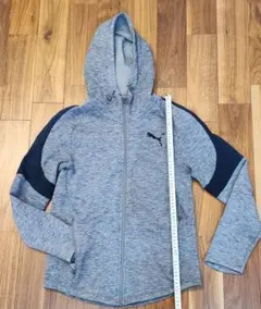PUMA パーカー グレー Sサイズ ジップアップ フーディー