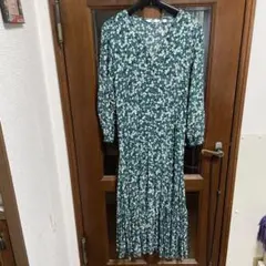 UNIQLO 花柄ワンピース グリーン Mサイズ