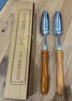 ドックン２０００　 和裁コテ　和裁こて　タキイ製　鏝２本付　展示未使用品 Amazon | タキイ 2丁立 和裁鏝 和服仕立て用アイロン | 裁縫