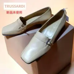 【新品未使用】TRUSSARDI パンプス ベージュ レザー　24cmのサムネイル