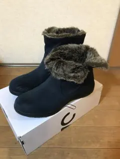 ファー付きネイビーショートブーツ
