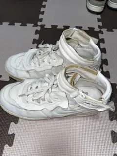 Nike Comme des Garçons ホワイトハイカットスニーカー