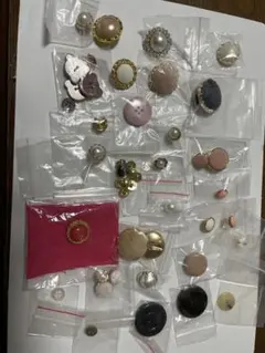 多様なデザインのボタンセット まとめ売り