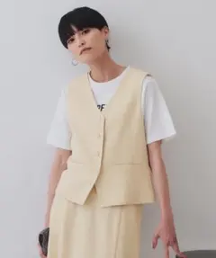 ライトイエロー Vネック ベスト ジレ