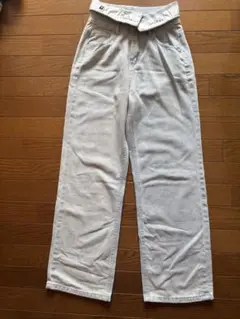 ライトグレー ストレートレッグパンツ Mサイズ