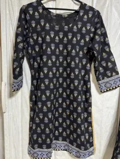 花柄刺繍の黒いセットアップ2p