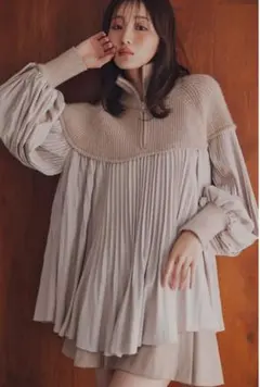 24AW♦︎ココディール ドッキングブラウス　プリーツ　ベージュ