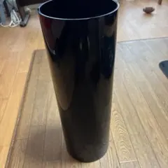 黒色円筒形陶器花瓶